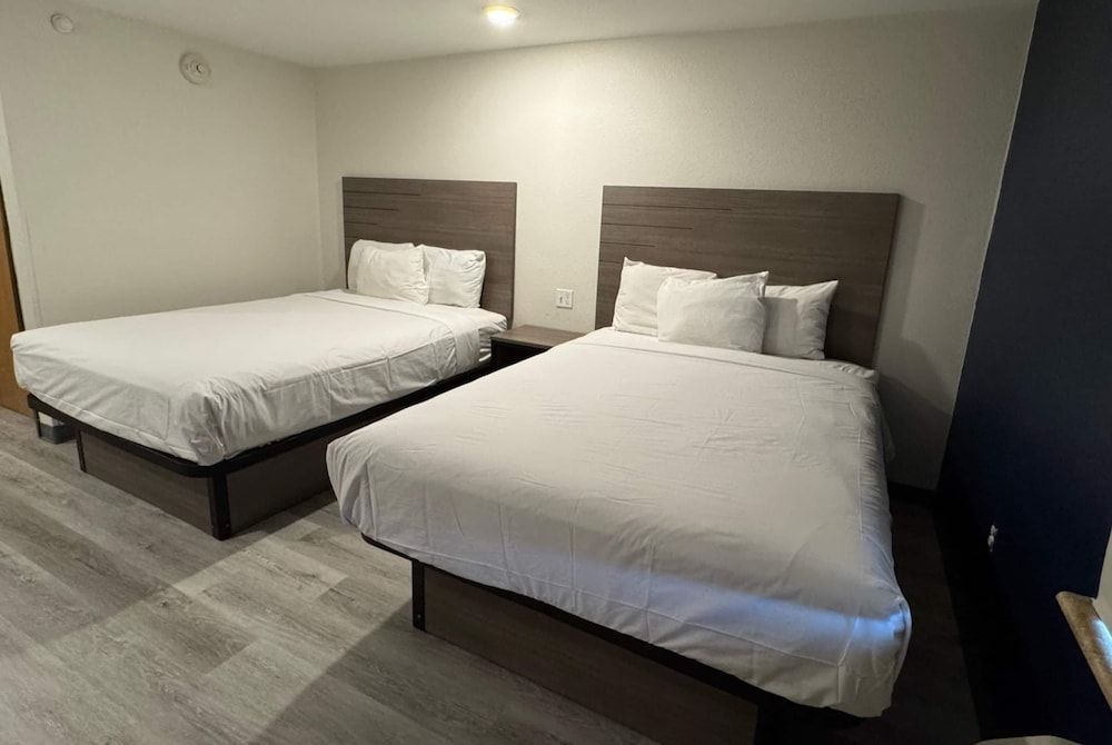 Suite, 2 Queen Beds, Roll-in Shower, Non Smoking (Mobility/Hearing Access Efficiency)