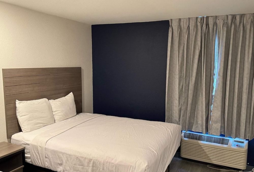 Room, 1 King Bed, Non Smoking (Efficiency)