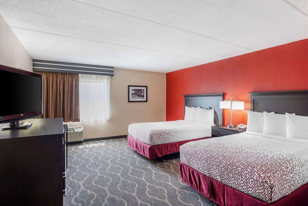 Standard Room, 2 Double Beds, Non Smoking (Larger Room;No Pets in room type)