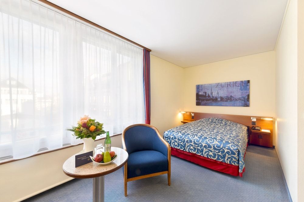 Glärnischhof by Trinity Double room with French bed (1,40m)