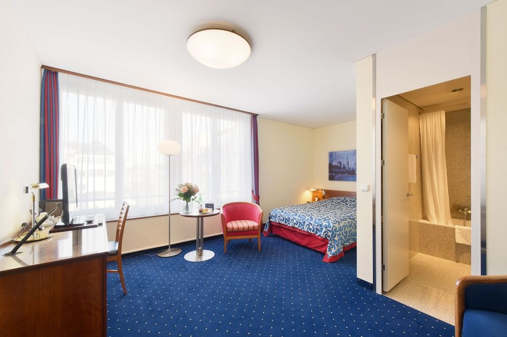 Glärnischhof by Trinity Double room with French bed (1,40m) 2