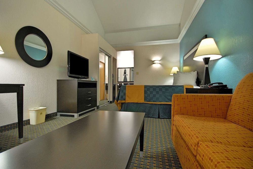 Americas Best Value Inn Sinton Room, 1 King Bed with Sofa bed, Accessible, Non Smoking 4