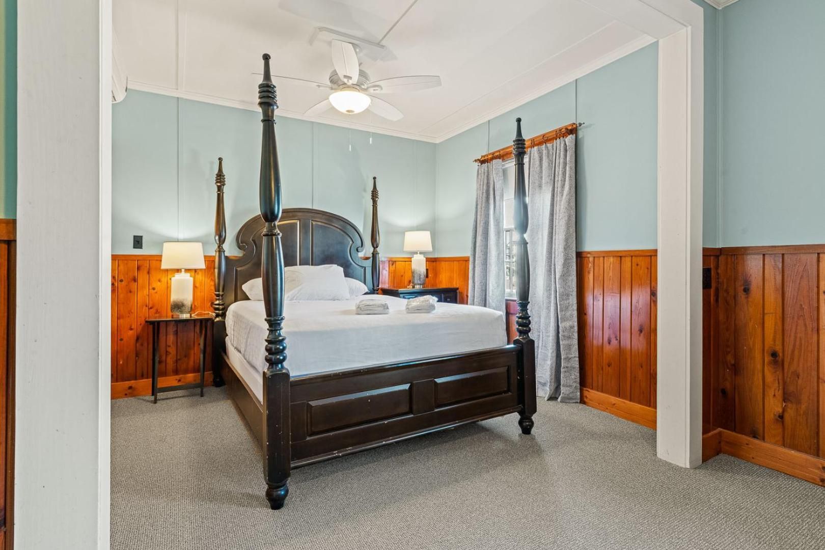 Nags Head Beach Inn by KEES Vacations Deluxe Queen Room