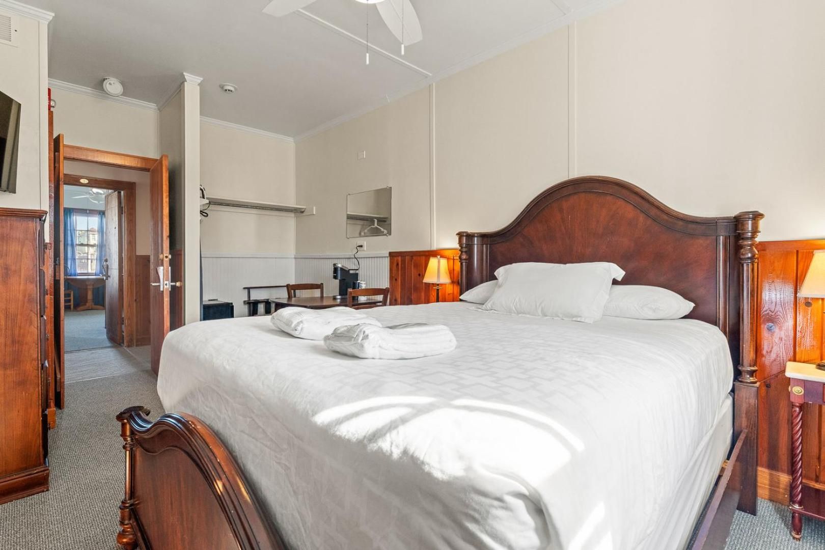 Nags Head Beach Inn by KEES Vacations Standard Queen Room