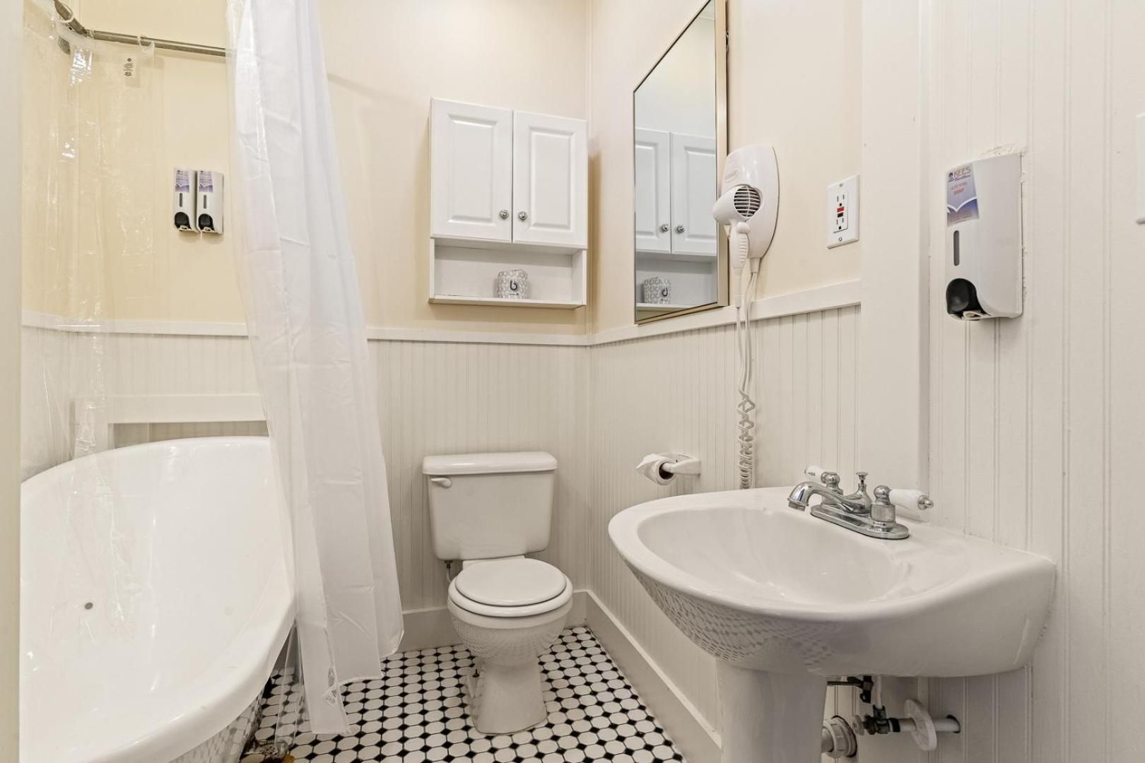 Nags Head Beach Inn by KEES Vacations Standard Queen Room 3