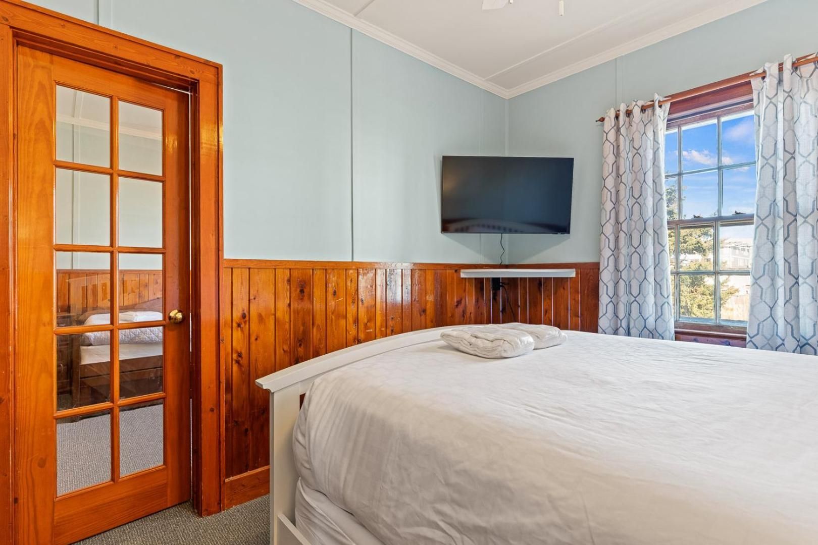 Nags Head Beach Inn by KEES Vacations Superior Queen Room 3