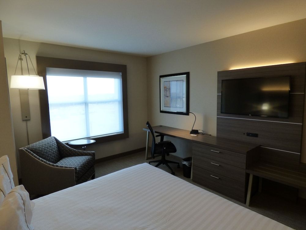 Standard Room, 1 King Bed (Walk-In Shower)