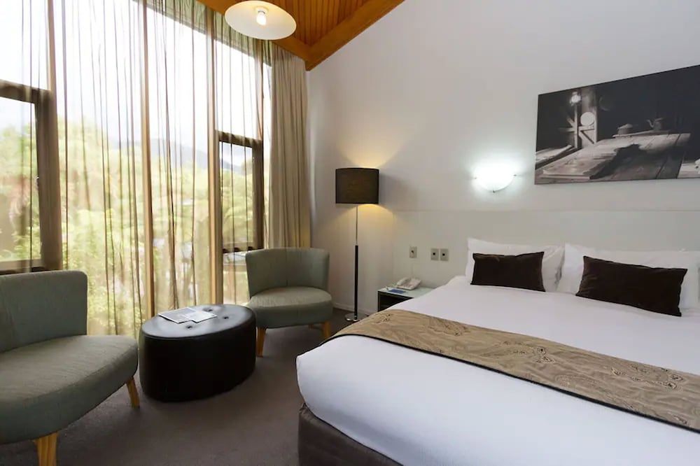 Scenic Hotel Franz Josef Glacier Superior Room, 1 King Bed 5