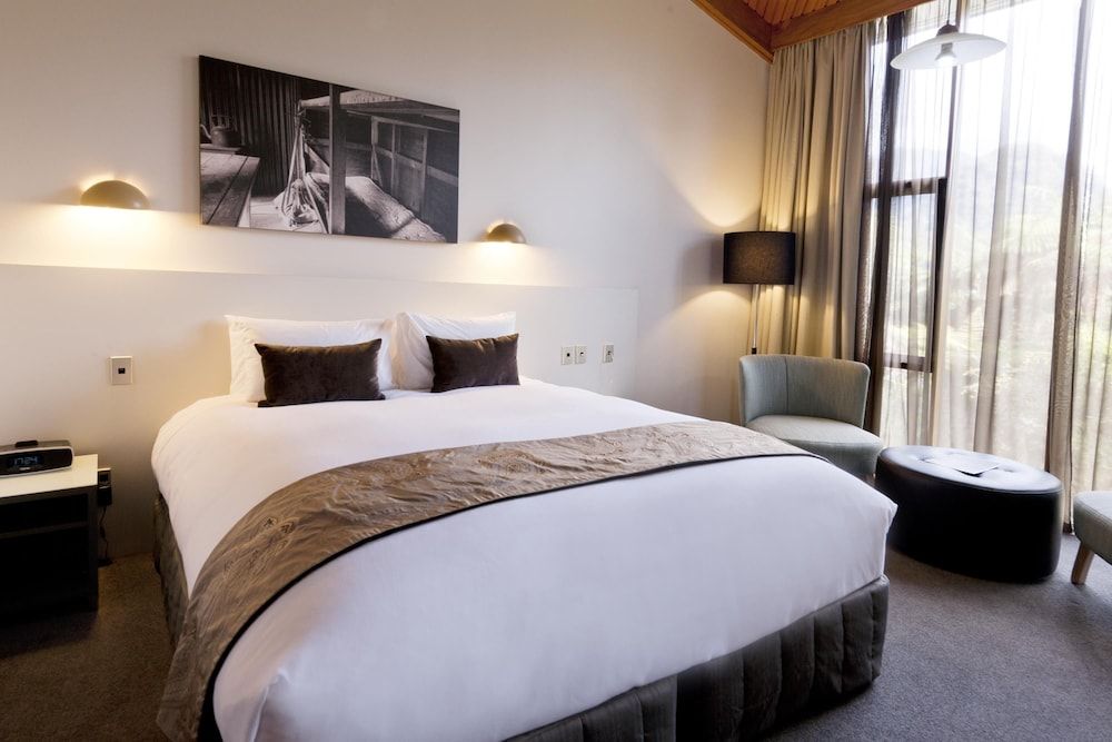 Scenic Hotel Franz Josef Glacier Superior Room, 1 King Bed 2