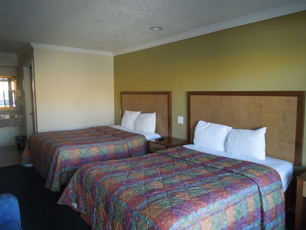National Inn Garden Grove Standard Room, 2 Queen Beds, Non Smoking 3