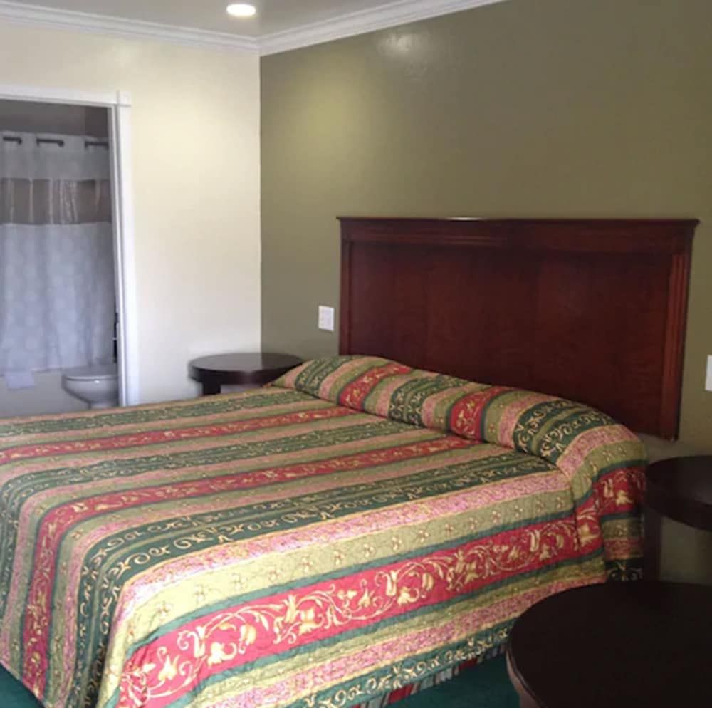 National Inn Garden Grove Standard Room, 1 King Bed, Non Smoking 2