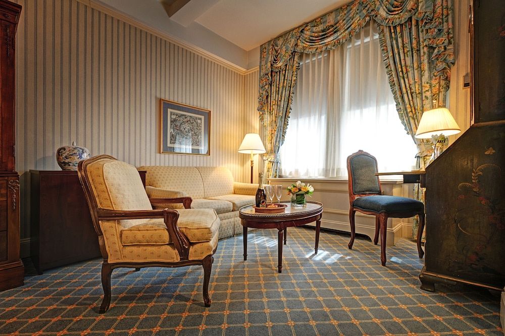 Deluxe Room, 1 Queen Bed