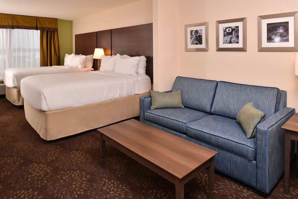 Suite, 2 Queen Beds, Accessible (Comm, Tub)