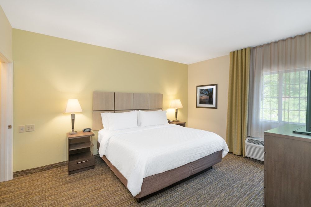 Suite, 1 King Bed, Accessible