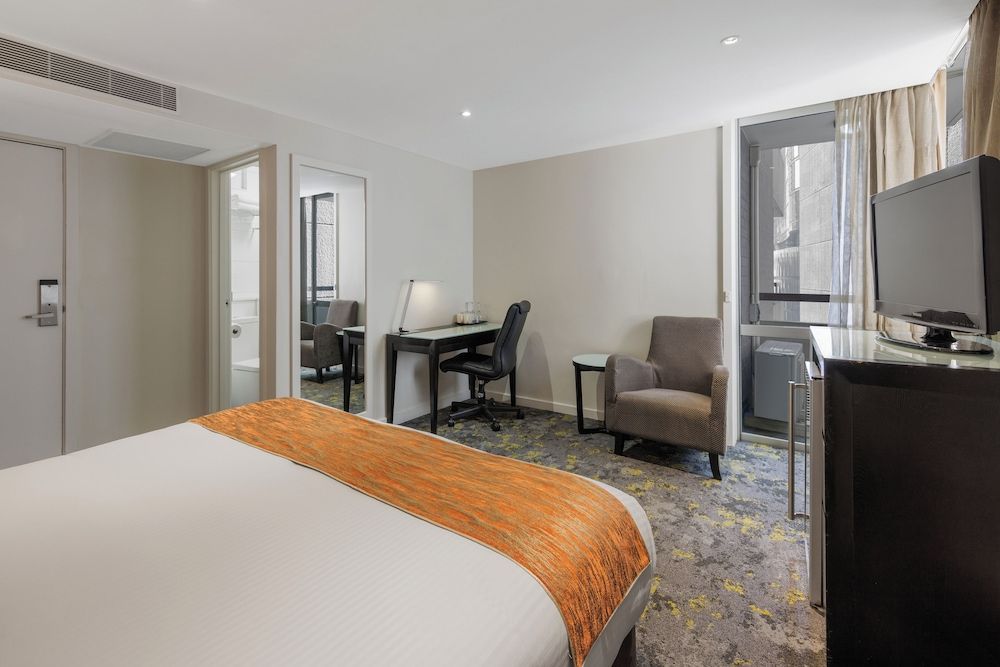 Hotel Grand Chancellor Melbourne Classic Queen Room