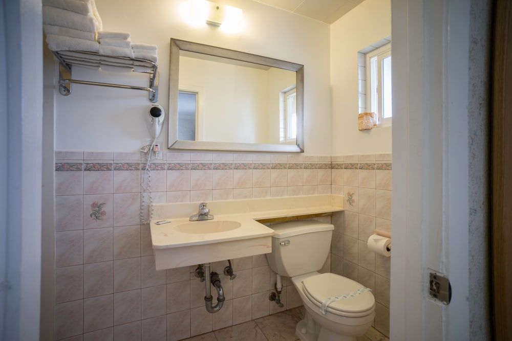 Travelers Inn Standard Room, 2 Queen Beds 6