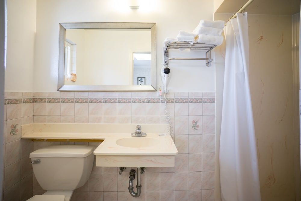 Travelers Inn Standard Room, 1 Queen Bed 8