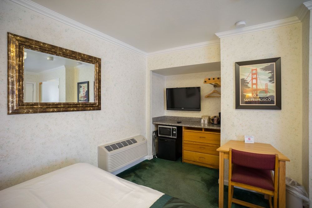 Travelers Inn Standard Room, 2 Queen Beds 3