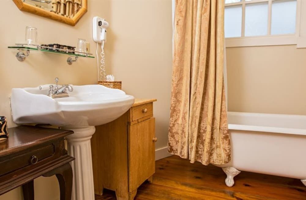 The Victoria Inn Room, Private Bathroom (#11 Goldfields) 4