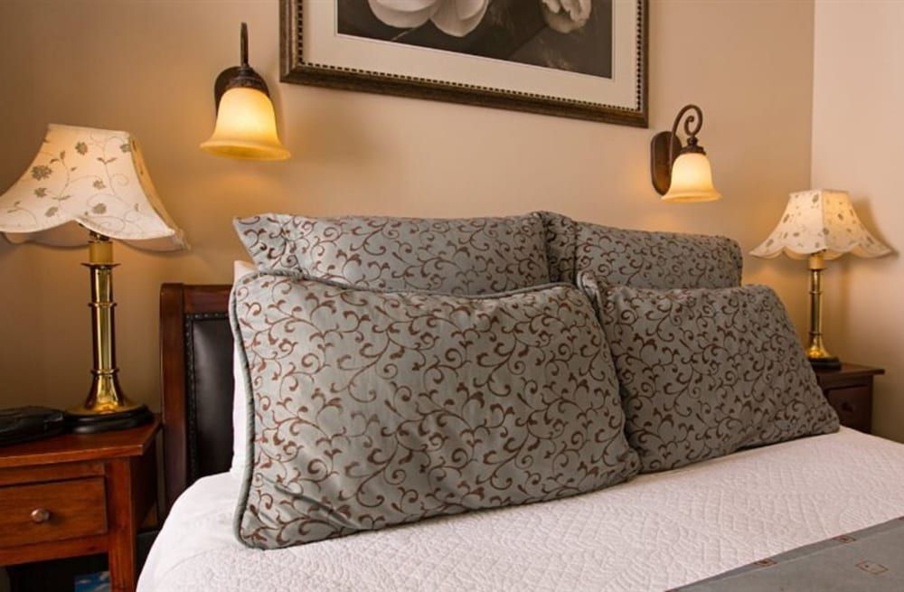 The Victoria Inn Room, Private Bathroom (#11 Goldfields)