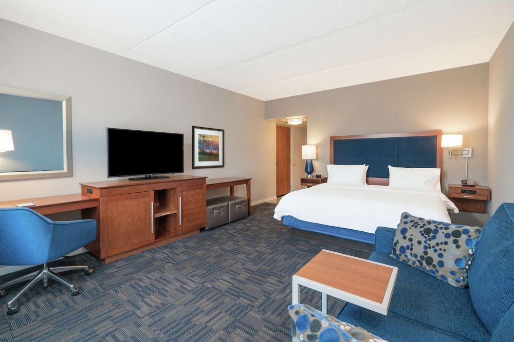 Room, 1 King Bed, Refrigerator & Microwave