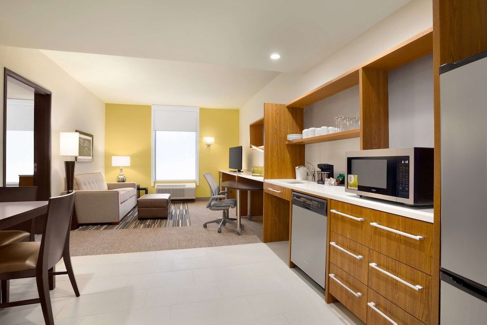 Suite, 1 King Bed, Accessible, Bathtub