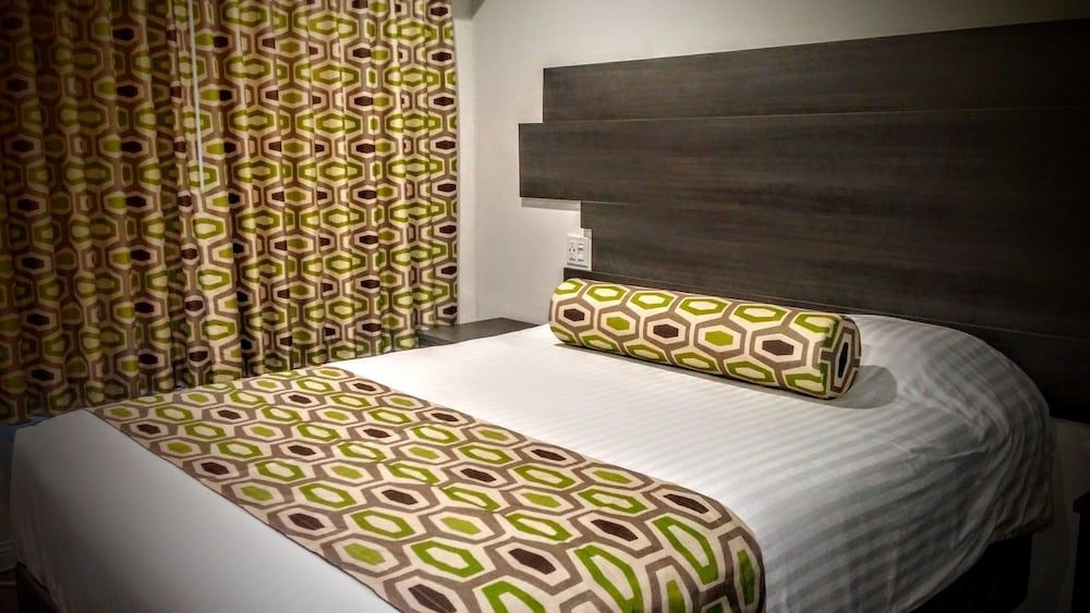 Deluxe Room, 1 Queen Bed