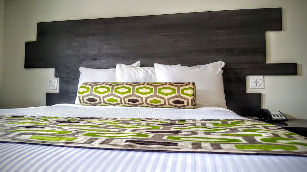 Deluxe Room, 1 Queen Bed, Kitchenette