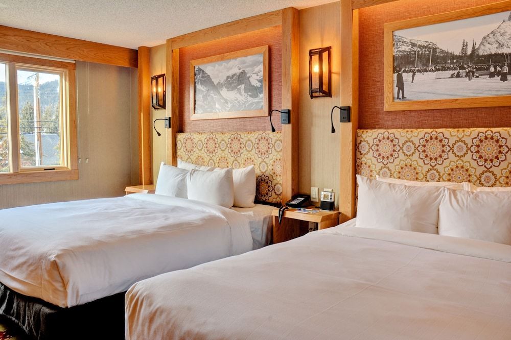Banff Ptarmigan Inn Superior Room 2 Queens 2