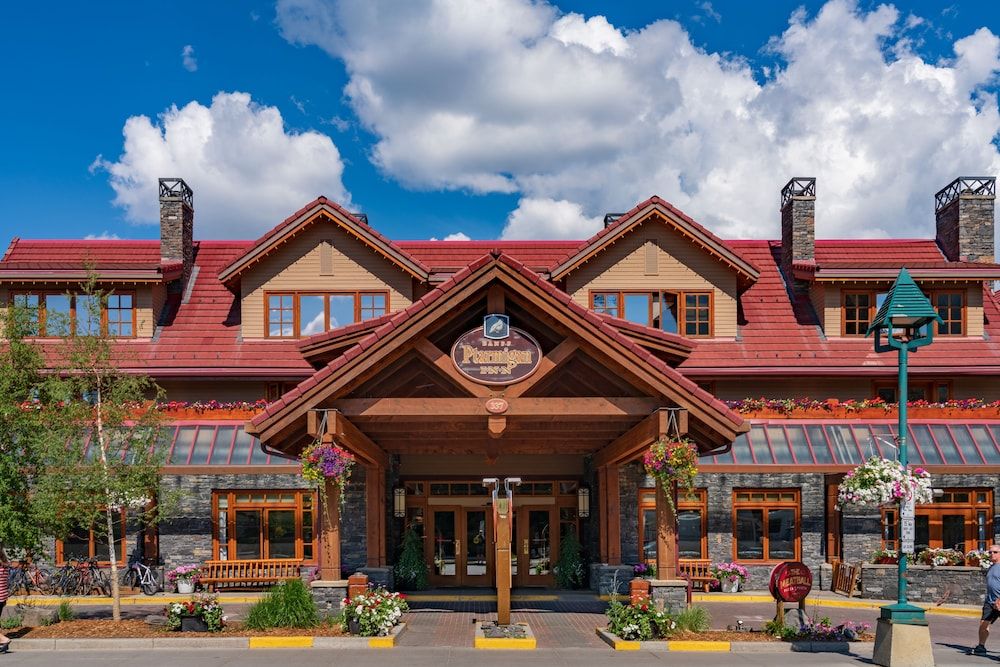 undefined Banff Ptarmigan Inn 2