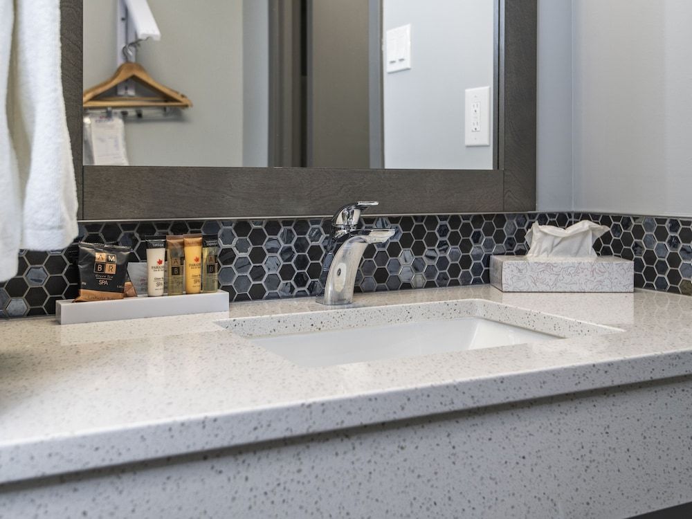 Paradise Inn & Conference Centre Business Room, 1 King Bed, Non Smoking 8