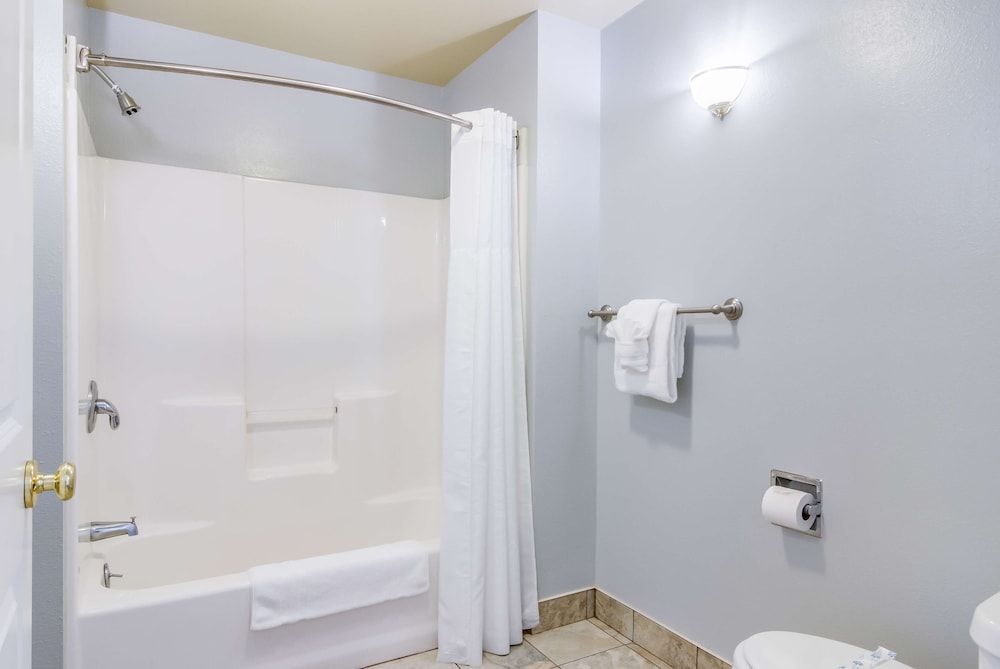 GuestHouse Montesano Standard Room, 2 Double Beds 3