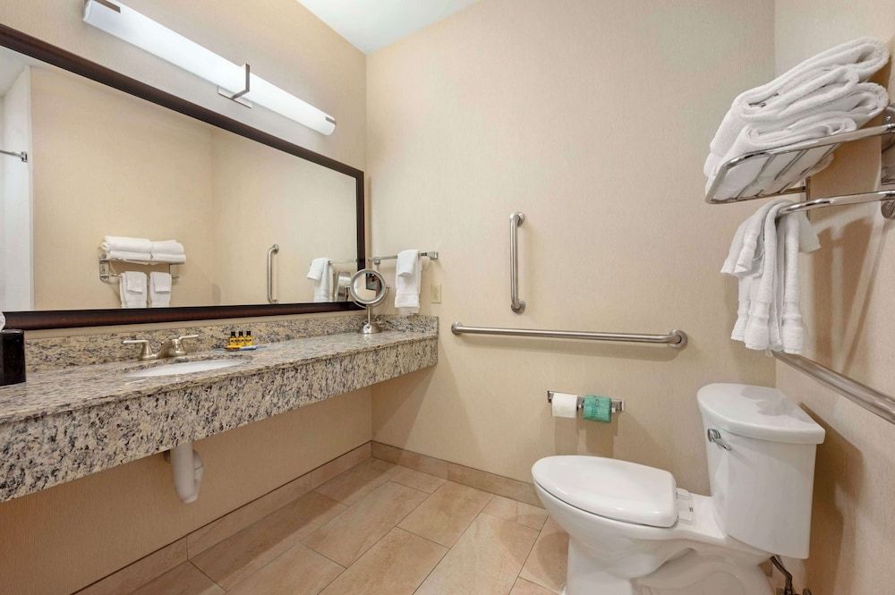 Best Western Plus French Lick Standard Room, 2 Queen Beds, Non Smoking, Refrigerator & Microwave 8