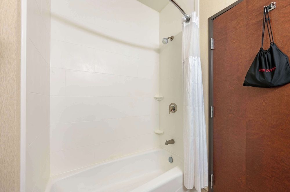 Best Western Plus French Lick Standard Room, 2 Queen Beds, Non Smoking, Refrigerator & Microwave 7