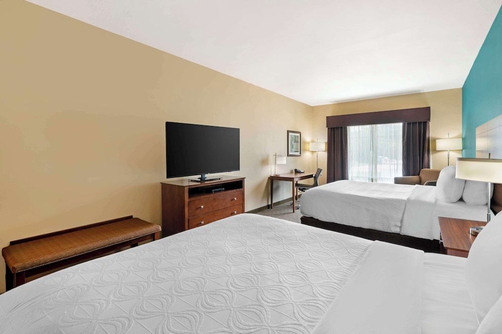 Best Western Plus French Lick Standard Room, 2 Queen Beds, Non Smoking, Refrigerator & Microwave 3