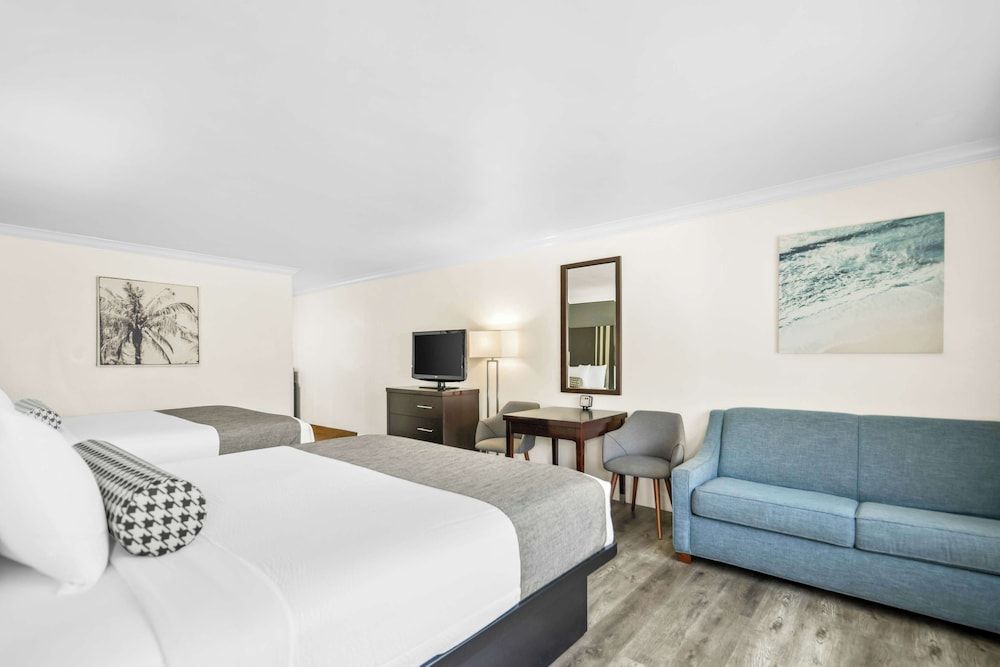 Standard Room, Multiple Beds, Non Smoking, Corner