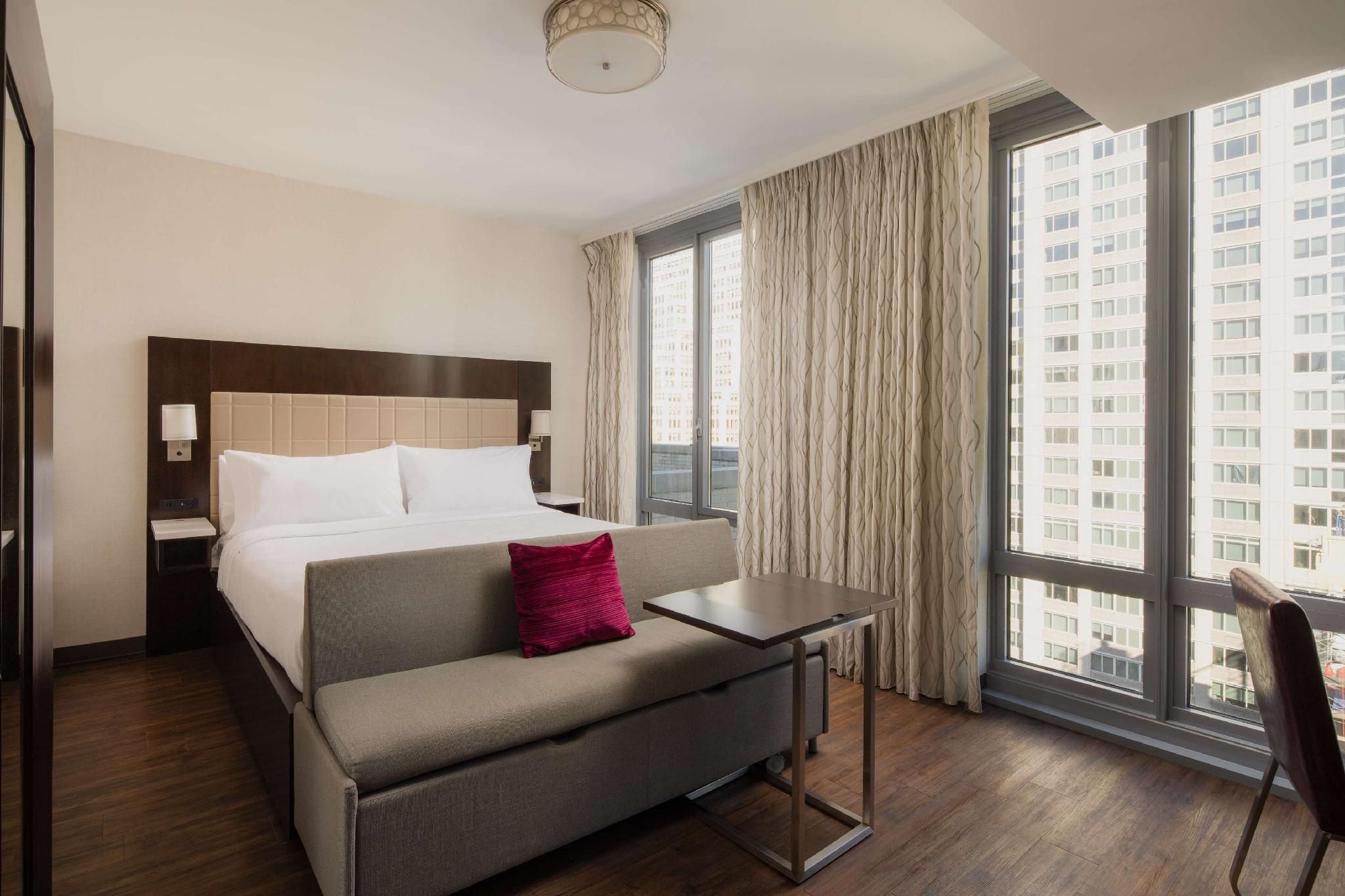 1 King Bed City View Room