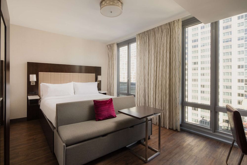 1 King Bed City View