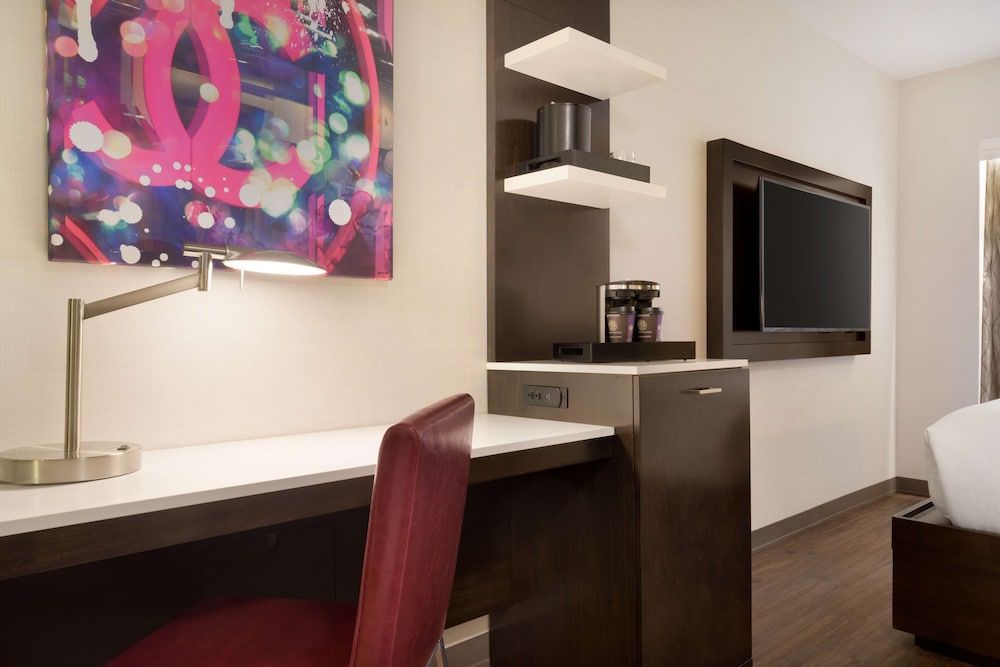 Embassy Suites by Hilton New York Manhattan Times Square Room, 1 King Bed, Non Smoking 5