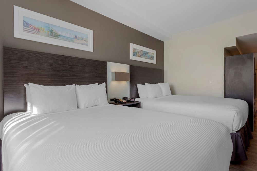 Best Western Plus Brooklyn Bay Hotel Standard Room, 2 Queen Beds, Accessible, Non Smoking 2