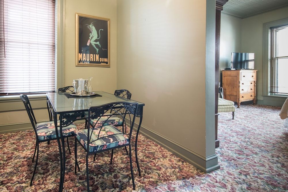 The Black Hawk Hotel Executive King Suite, 1 King Bed (Historic) 4