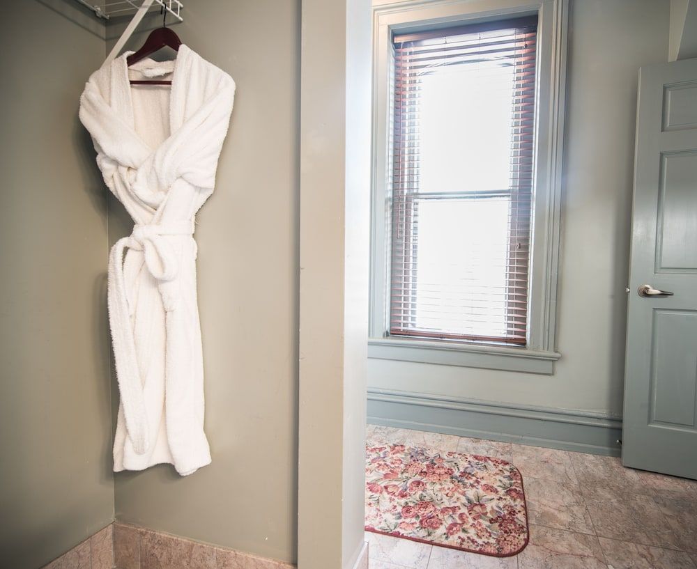 The Black Hawk Hotel King Suite, 1 King Bed (Historic) 5