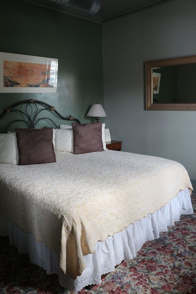 The Black Hawk Hotel King Suite, 1 King Bed (Historic) 3