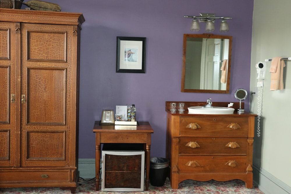 The Black Hawk Hotel Executive King Suite, 1 King Bed (Historic) 5