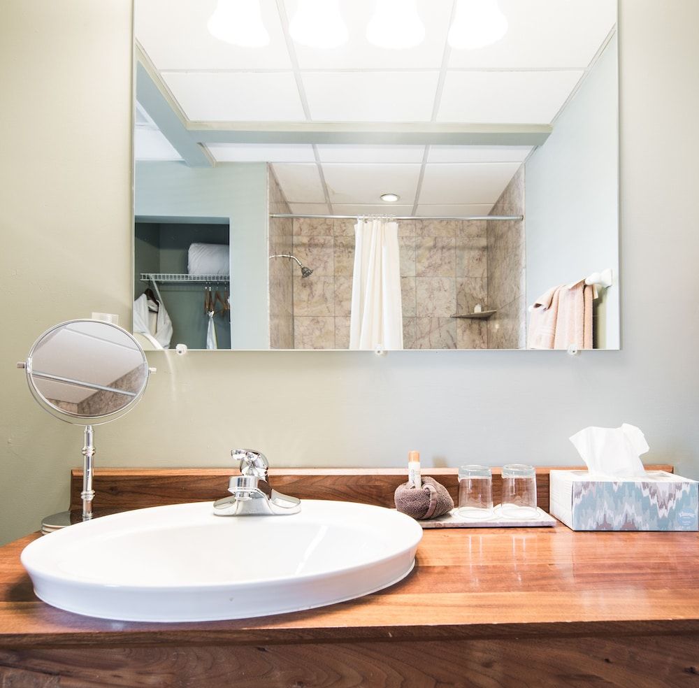 The Black Hawk Hotel King Suite, 1 King Bed (Historic) 4