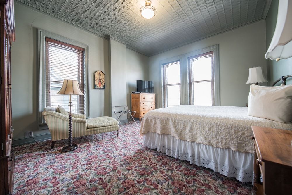 The Black Hawk Hotel Executive King Suite, 1 King Bed (Historic)