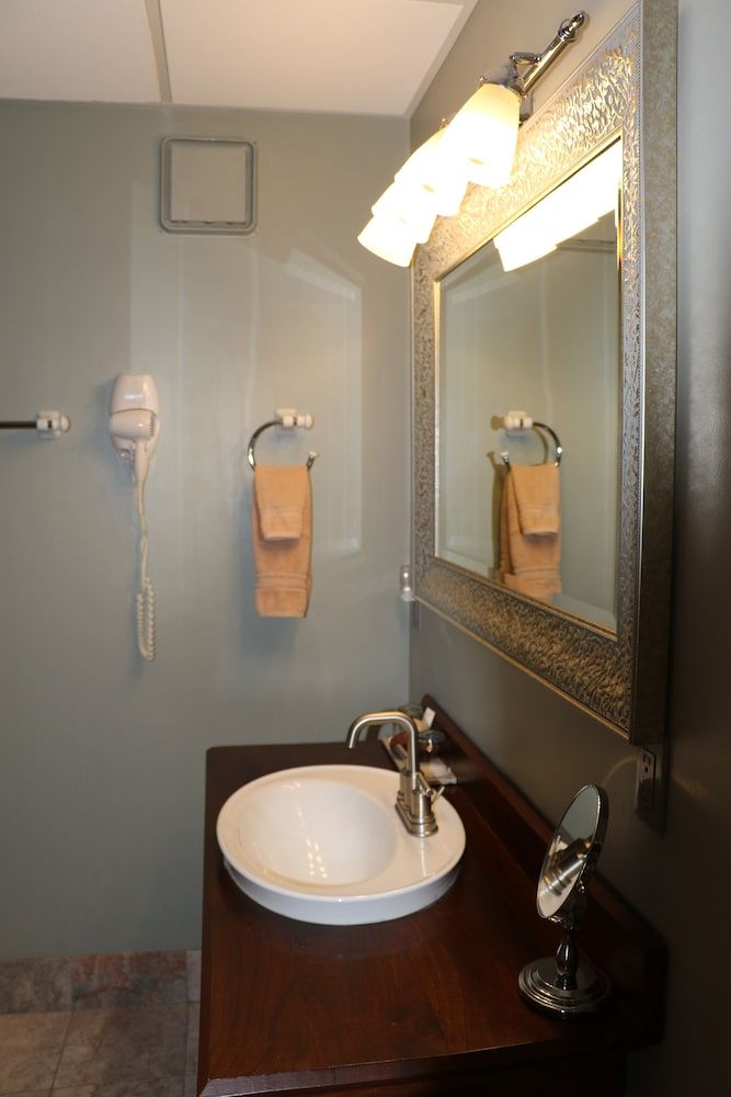 The Black Hawk Hotel Executive Double Queen, 2 Queen Beds (Historic) 3