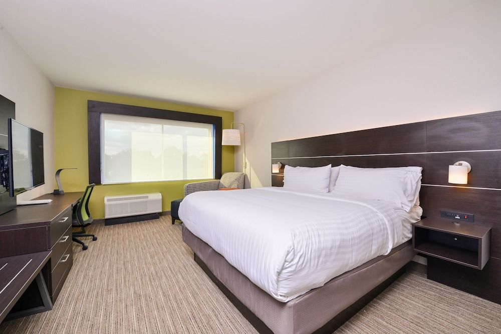 Standard Room, 1 King Bed, Accessible (Communication)