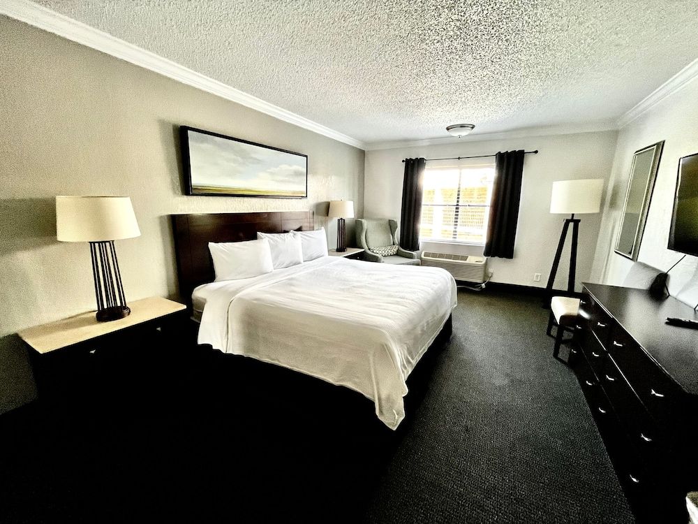 At Home Inn & Suites 2 Room Luxury Suite, 1 King & 1 Sofa Bed (Interior) 3