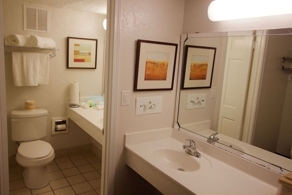 At Home Inn & Suites Standard Room, 2 Queen Beds (Exterior Corridor) 4
